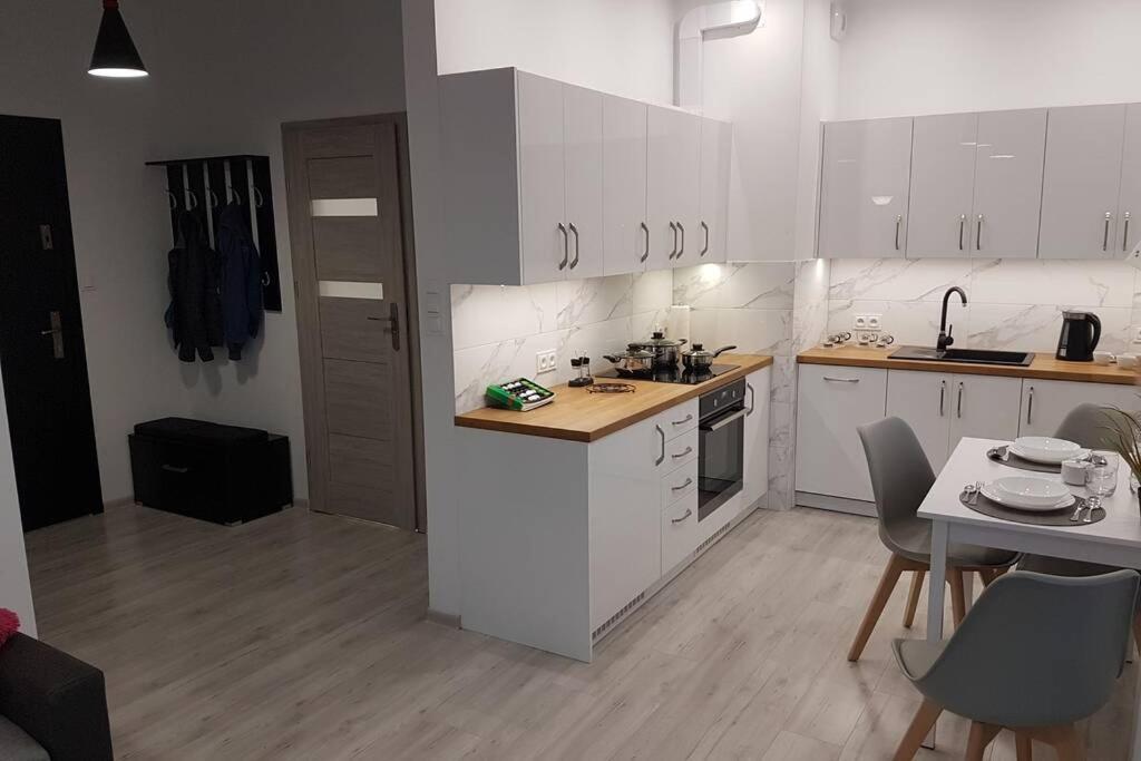 ביילסקו-ביאלה Komfortowy Nowoczesny Apartament Kustronia Z Garazem Balkonem Wanna מראה חיצוני תמונה
