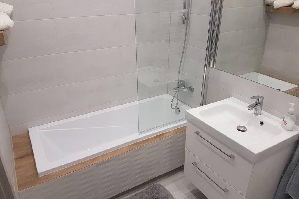 ביילסקו-ביאלה Komfortowy Nowoczesny Apartament Kustronia Z Garazem Balkonem Wanna מראה חיצוני תמונה